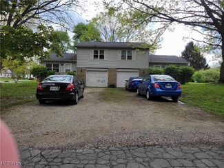 827 Randall Dr, Kent, OH 44240