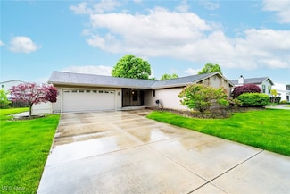 677 Angiline Dr, Youngstown, OH 44512