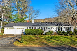 16 Cubles Dr, Niantic, CT 06357