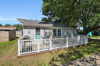 16 North St, Madison, CT 06443