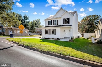 696 207th St, Pasadena, MD 21122