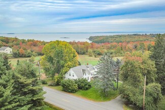 162 Old County Rd, Rockport, ME 04856