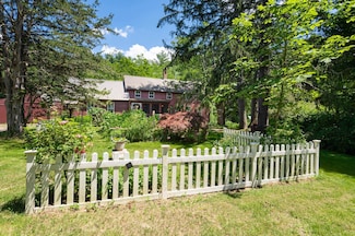 41 Church St, Kingston, NH 03848