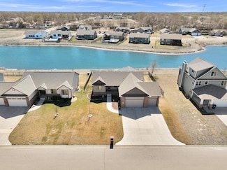 427 E Kay Ave, Haysville, KS 67060