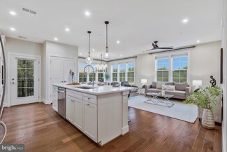 2319 Field Point Rd Unit 104, Herndon, VA 20171
