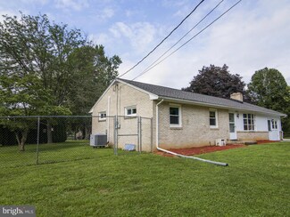 20800 Emerald Dr, Hagerstown, MD 21742