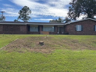 123 Woodland Cir, Troy, AL 36081