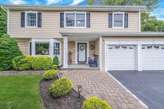 15 Format Ln, Smithtown, NY 11787