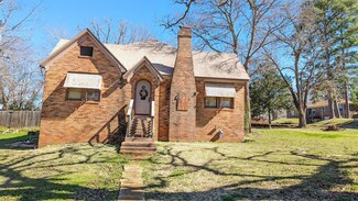1306 S Sylvan Ave, Palestine, TX 75801