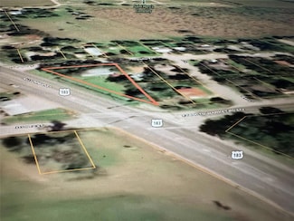 312 Laredo St, Lockhart, TX 78644