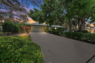 838 Park Ct, Palm Harbor, FL 34683
