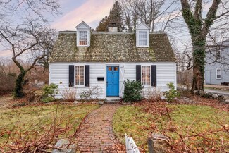 38 Mount Pleasant St, Rockport, MA 01966