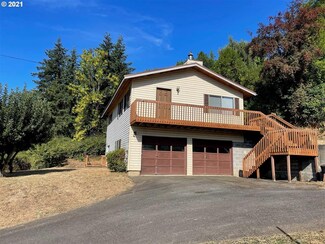 1275 Harris St, Myrtle Point, OR 97458
