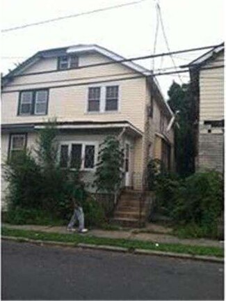 28 Cavell St, Trenton, NJ 08618