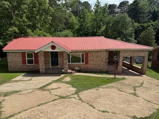 411 3rd St NW, Fayette, AL 35555