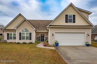 220 Pecan Grove Ct, New Bern, NC 28562