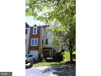 16 White Pine Ct, Lafayette Hill, PA 19444
