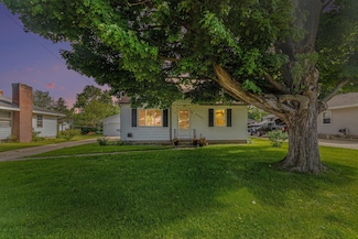 3486 Oak St, Hudsonville, MI 49426
