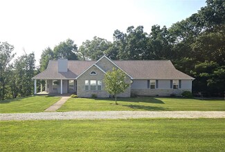 25381 Cheyenne Ln, Warrenton, MO 63383