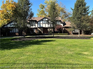 9851 Fitzwater Rd, Brecksville, OH 44141