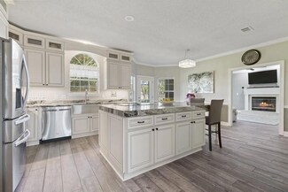 102 Hands Cove Ln, Shalimar, FL 32579