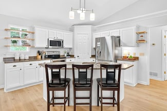 8635 Sapphire Ln, Gainesville, GA 30506