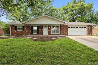 1689 Heffington Dr, Chesterfield, MO 63017