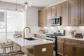 14429 Glen Manor Dr, Chantilly, VA 20151