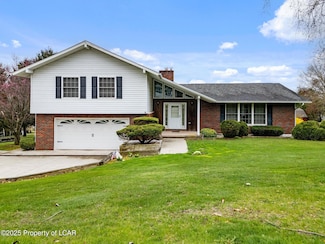 211 Kingsley Blvd, Peckville, PA 18452