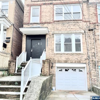 150 W 29th St, Bayonne, NJ 07002