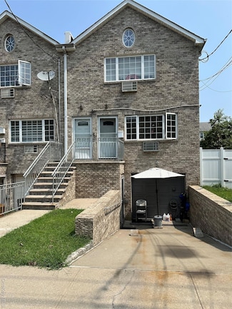 3550 Huguenot Ave, Bronx, NY 10475