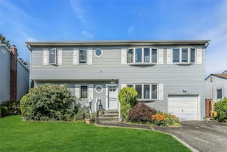 20 Wensley Rd, Plainview, NY 11803
