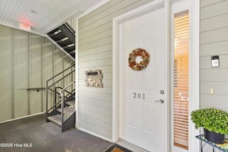 215 Valencia Ct Unit 201, Wilmington, NC 28412