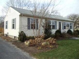 1 Longmeadow Dr, Wareham, MA 02571