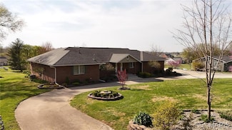 705 Linder Blvd, Greenville, IL 62246