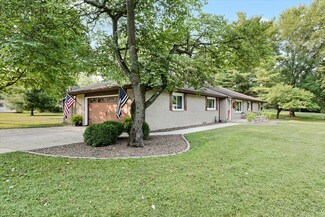 1903 Forestview Dr, Mahomet, IL 61853