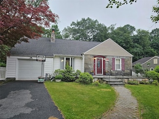 34 Round Lake Ave, Monroe, NY 10950