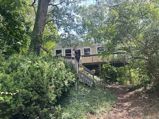 13 Hill St, Branford, CT 06405