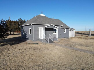 100 N Long St, Quinter, KS 67752