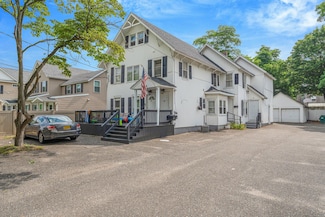 37 Park Ave Unit 3, Amityville, NY 11701