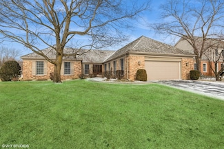 2359 Iroquois Dr, Glenview, IL 60026