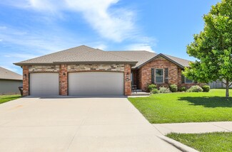 1918 N Brookhollow Dr, Nixa, MO 65714