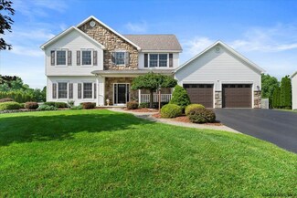 14 Verdun St, Watervliet, NY 12189