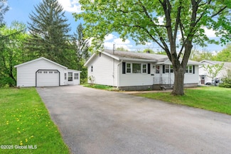 29 Eagan Ave, Latham, NY 12110