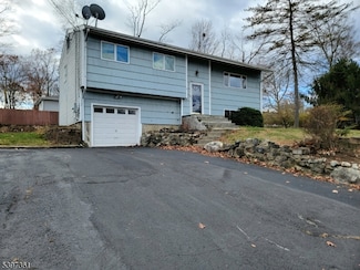 10 Richards Rd, Hopatcong, NJ 07843