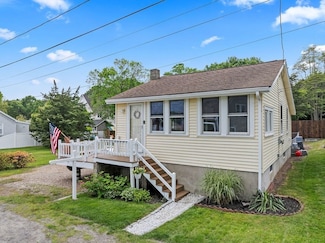 65 Barlow Ave, West Wareham, MA 02576