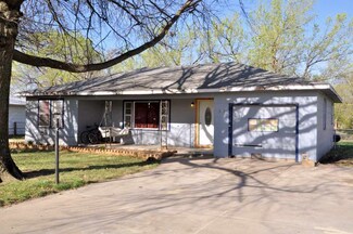 327 N 8th St, Towanda, KS 67144
