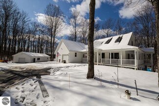 3469 N 25 Rd, Mesick, MI 49668