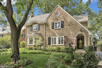 38 Essex Rd, Winnetka, IL 60093