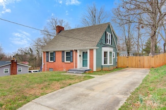 514 3rd Avenue Dr SE, Hickory, NC 28602